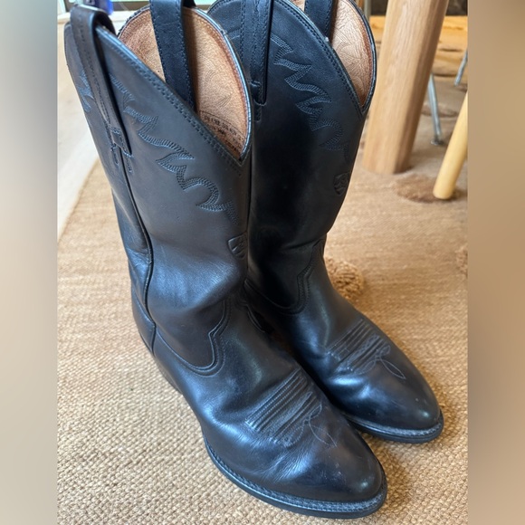 Like New Genuine Ariat Leather Western Boots Men’s size 8.5 in Black - Picture 8 of 11